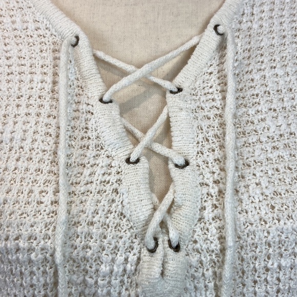 Ivory color American eagle outfitter lace up front long sleeve sweater medium - Picture 4 of 8